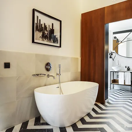 One Shot Conde Torrejon Hotel 4*