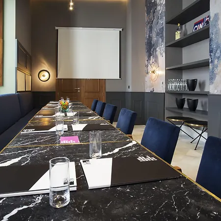 One Shot Conde Torrejon Hotel